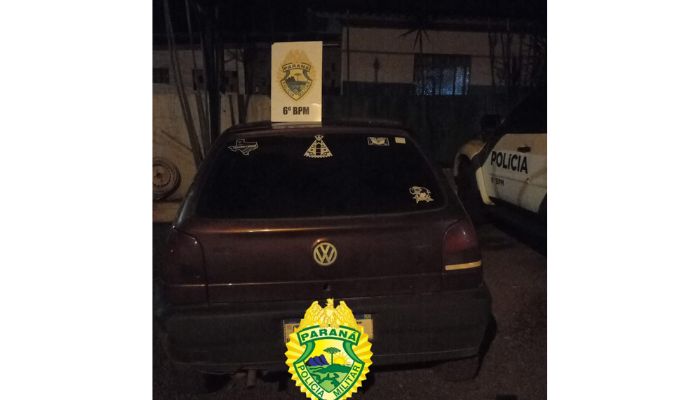 Três Barras - Veículo é apreendido pela PMPR no centro da cidade